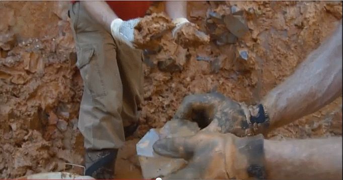 Video: Sacando enormes cristales de cuarzo 